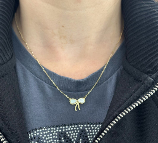Mother of Pearl Single Bow Necklace