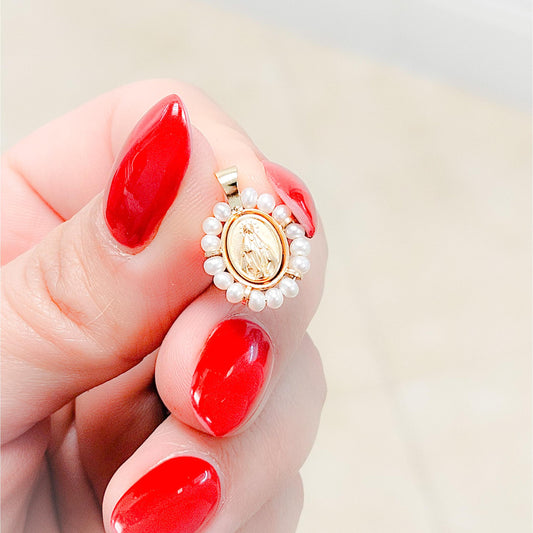Miraculous pendant with Pearls