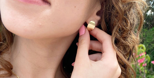 Oval Sleek Polished Gold Flat Curved Earrings