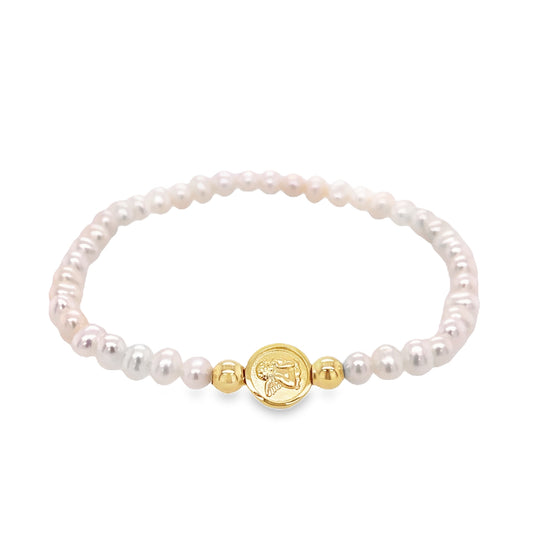 An elastic bracelet featuring a gold-colored medal of the Guardian Angel with fresh water pearls.