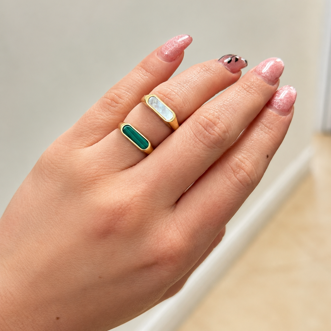 Malachite or Mother of Pearl Signet Ring