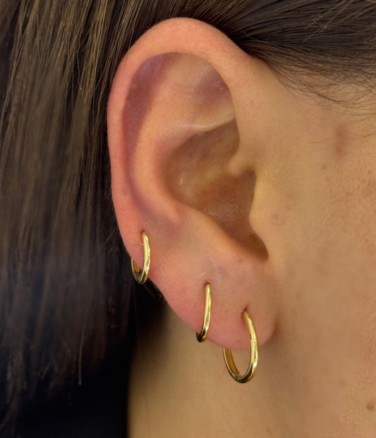 Thin Huggie Hoop Earrings-10mm