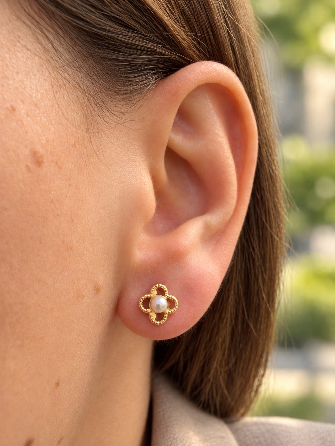 Clover with Freshwater Pearl Screw Back Earrings