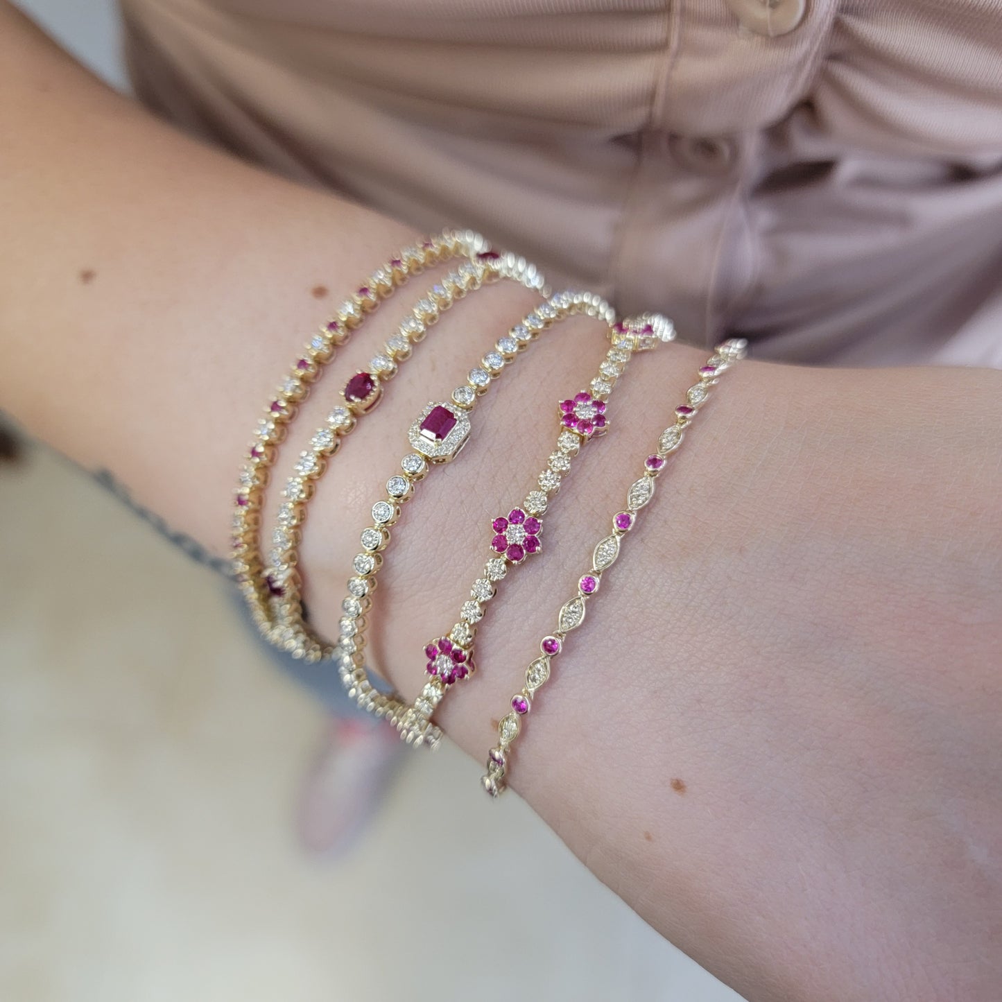 Station Color Stone Flower And Diamond Bracelet