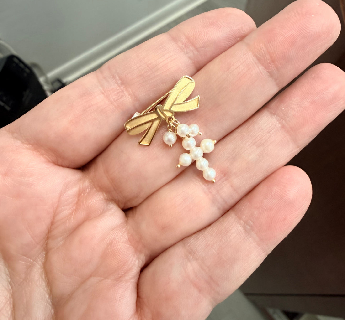 14K Yellow Gold Bow Baby Pin with 13mm Pearl Cross Dangle