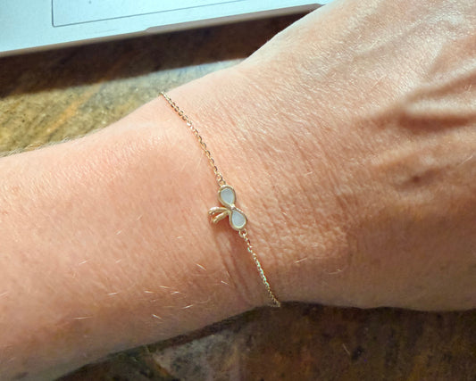 Mother of Pearl Single Bow Bracelet