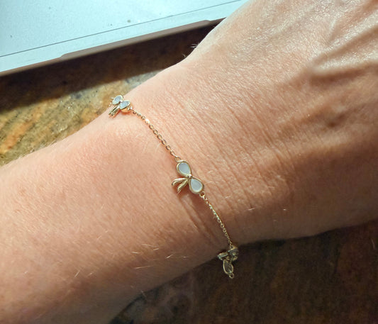 Mother of Pearl Station Bow Bracelet