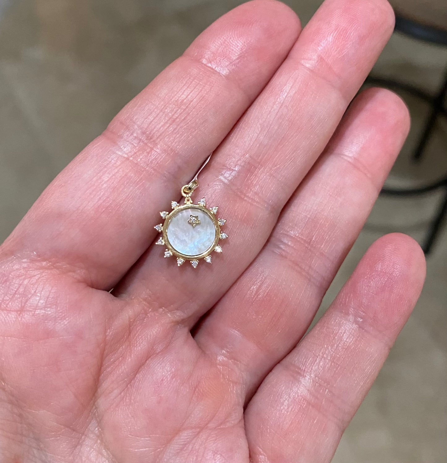 Round Mother of Pearl Celestial Pendant – 14mm