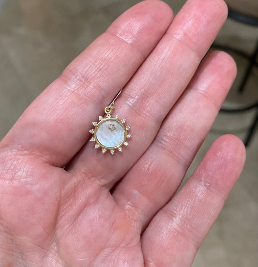 Round Mother of Pearl Celestial Pendant – 14mm